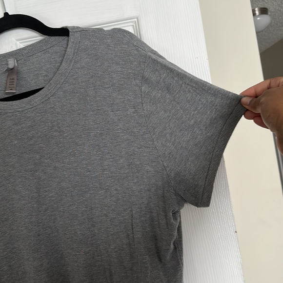 SKIMS | Soft Lounge Baby Tee - Picture 7 of 9